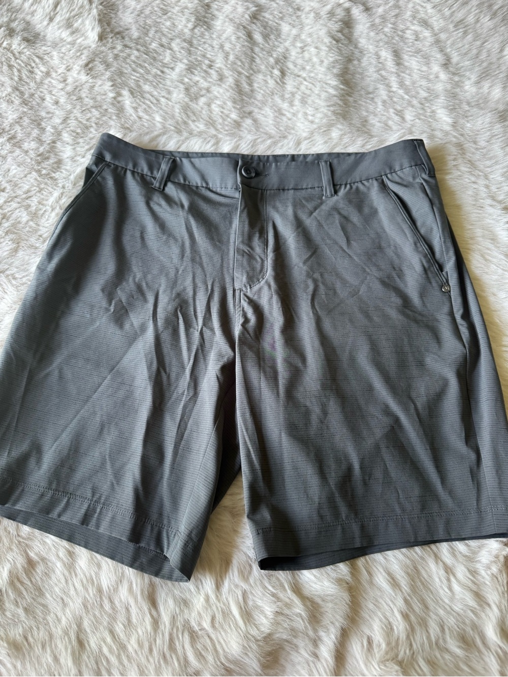 Vuori Women's Gray Performance Cargo Shorts